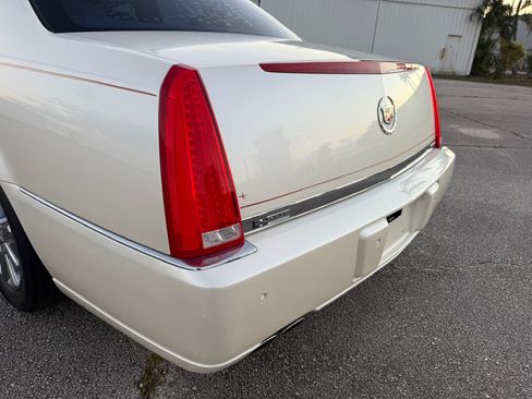 Used 2009 Cadillac DTS Luxury image 27