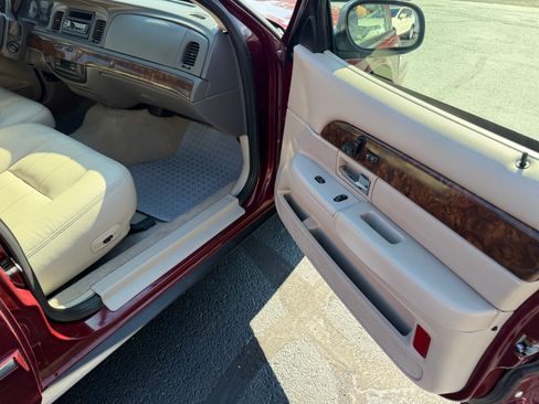 Used 2007 Mercury Grand Marquis LS w/ Premium Package RWD image 14