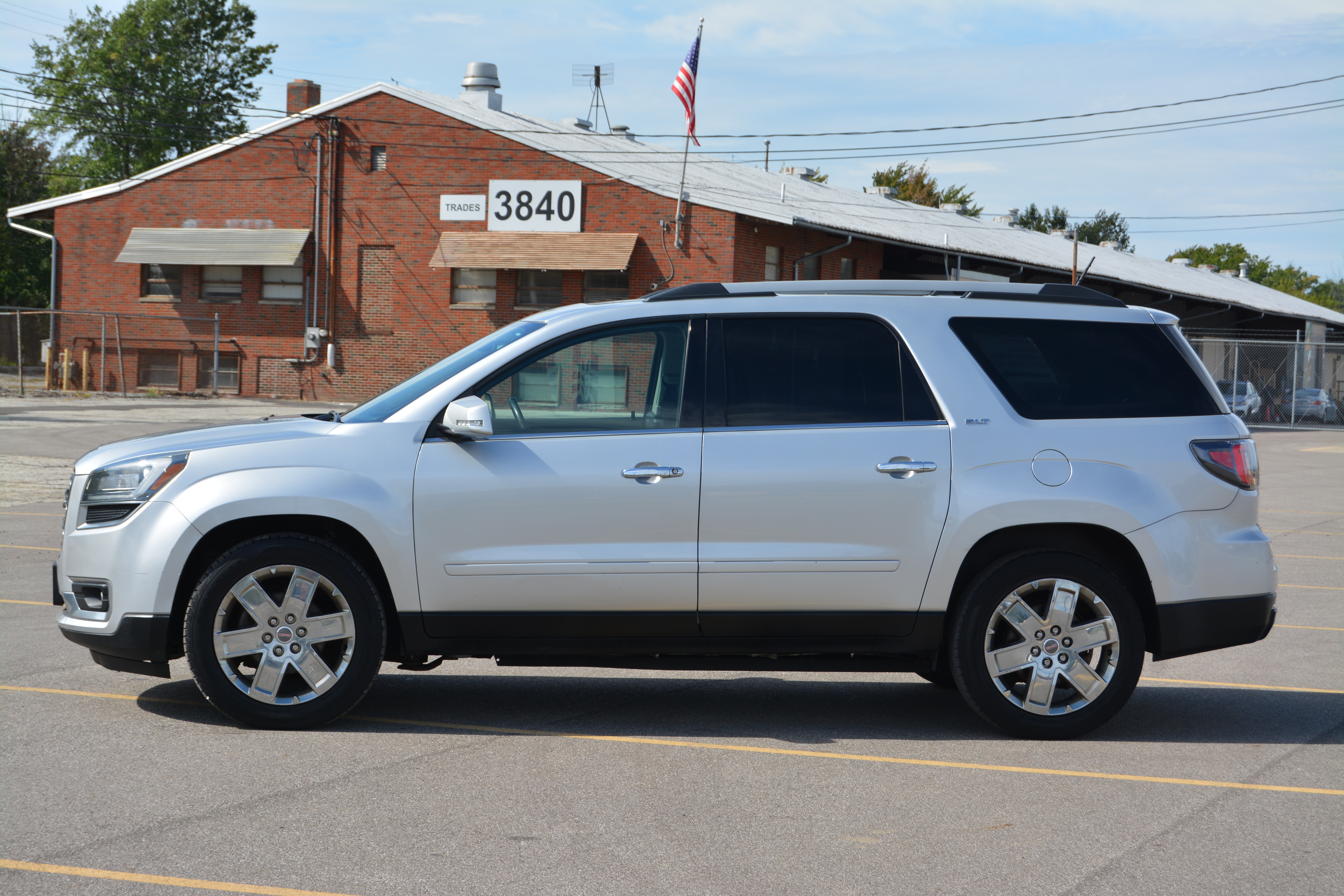 Used 2017 GMC Acadia Limited AWD SLT image 4