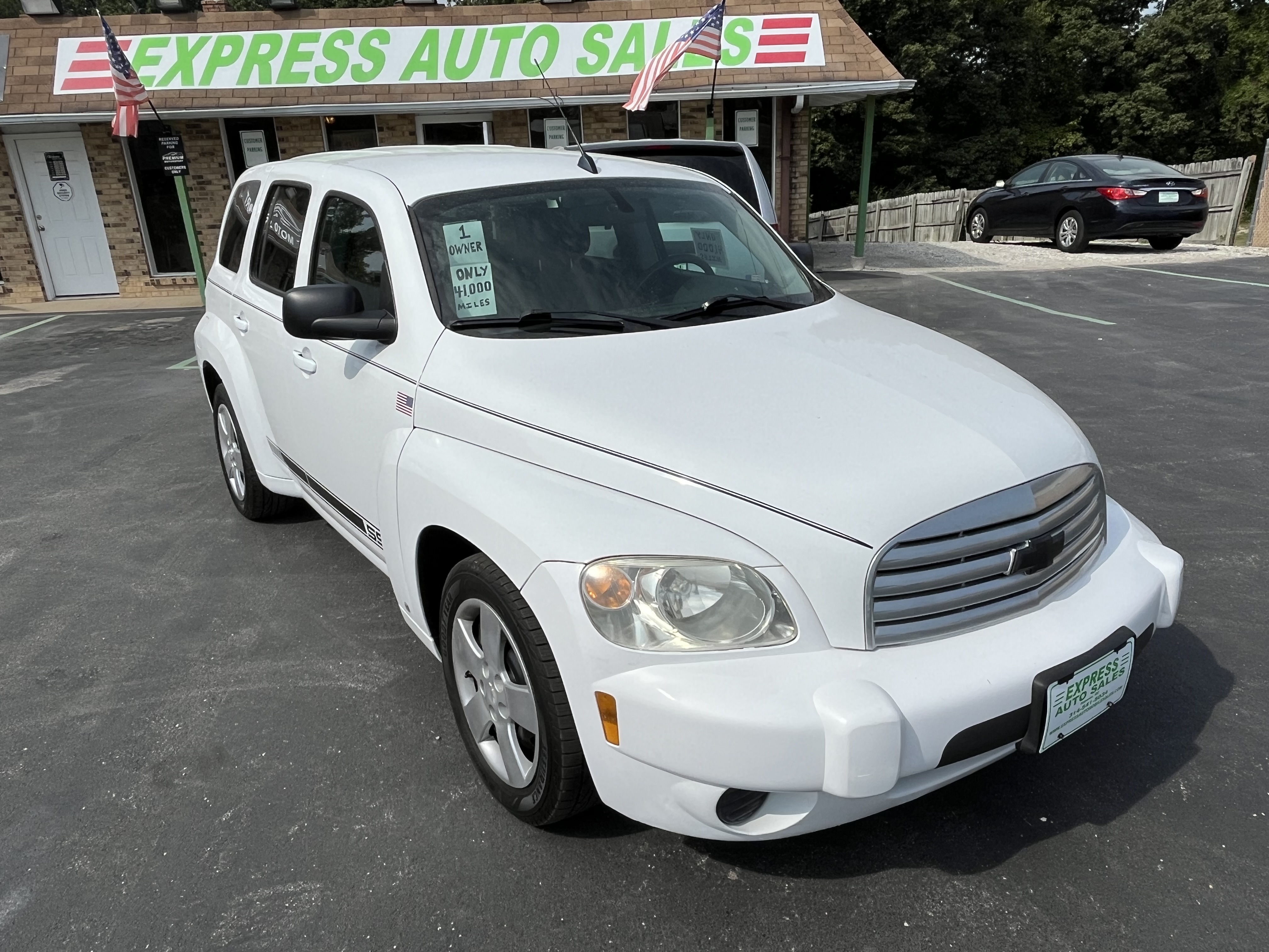 Used 2010 Chevrolet HHR LS FWD image 3