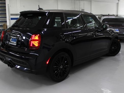 Used 2023 MINI Cooper S 4-Door Hardtop FWD image 5