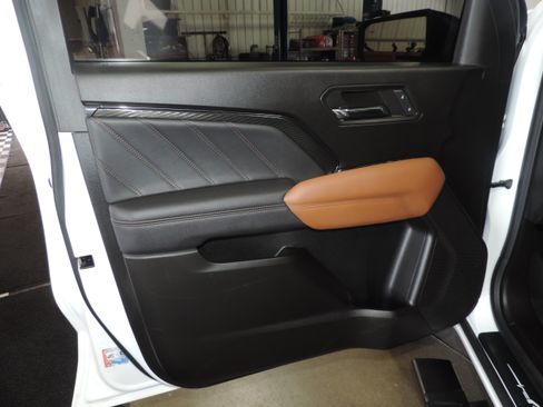 Used 2024 GMC Canyon AT4 image 32