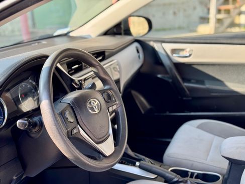 Used 2018 Toyota Corolla image 9