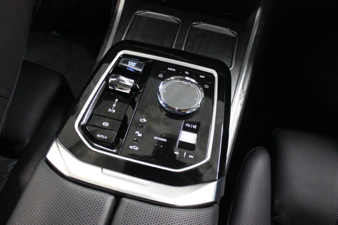 Used 2024 BMW i7 xDrive60 AWD/4WD image 38