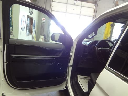 Used 2019 Ford Expedition XL image 12