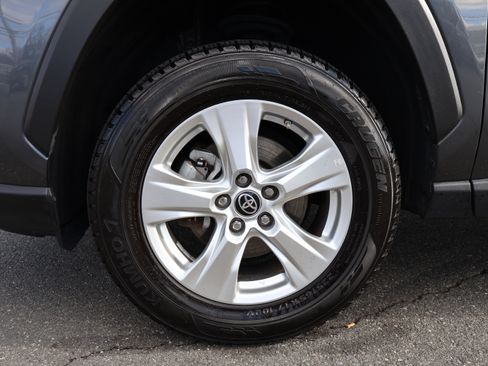 Used 2021 Toyota RAV4 LE image 27