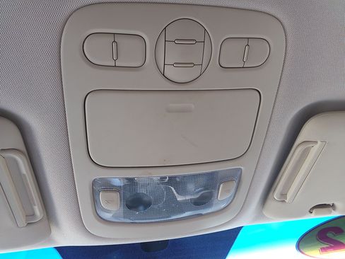 Used 2012 Kia Sedona LX image 28