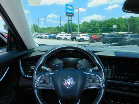 Used 2023 Buick Envision FWD Essence image 2