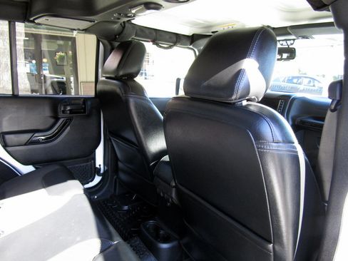 Used 2017 Jeep Wrangler Unlimited image 22