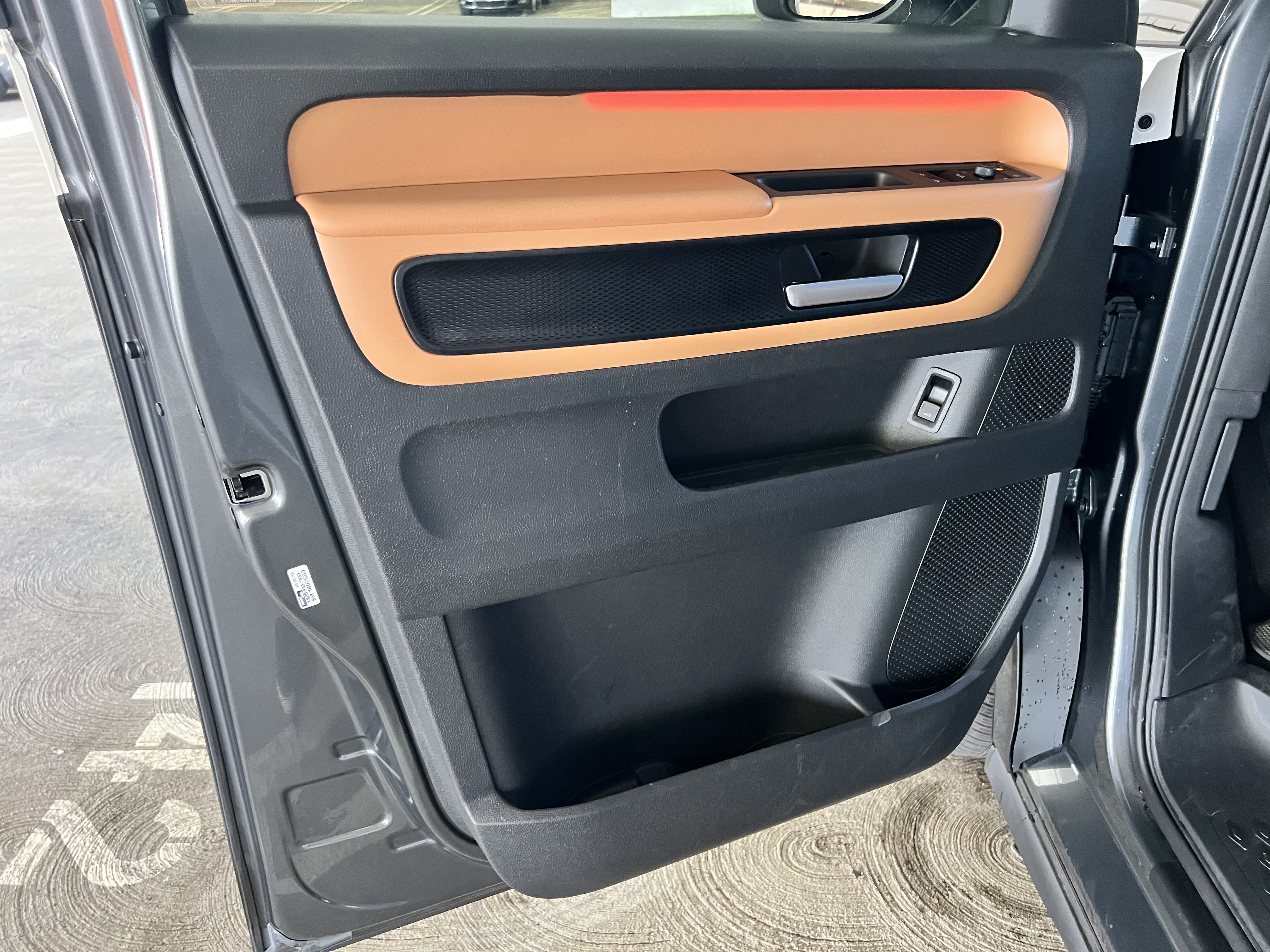 Used 2025 Volkswagen ID. Buzz Pro S Plus RWD image 11