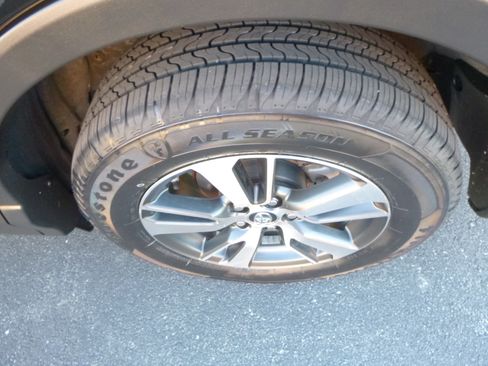 Used 2016 Toyota RAV4 XLE image 9