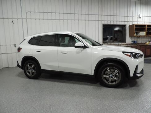 Used 2023 BMW X1 xDrive28i image 11