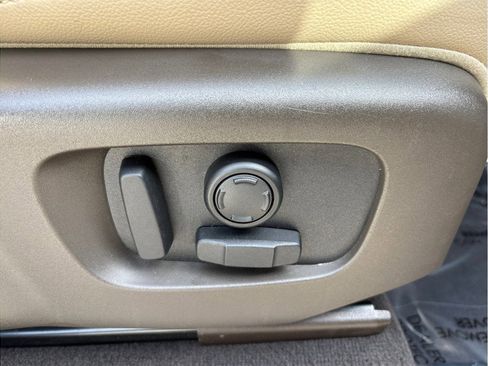 Used 2020 Land Rover Range Rover Sport SE image 48