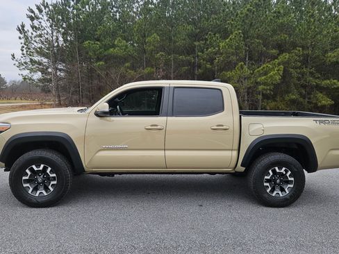 Used 2020 Toyota Tacoma image 2