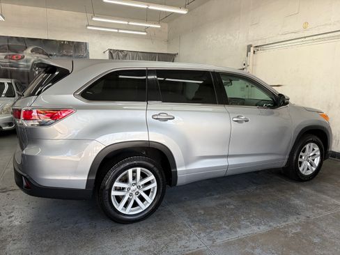 Used 2014 Toyota Highlander FWD LE V6 image 7