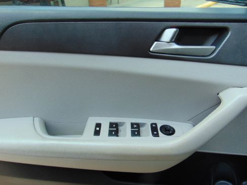 Used 2016 Hyundai Sonata SE image 13