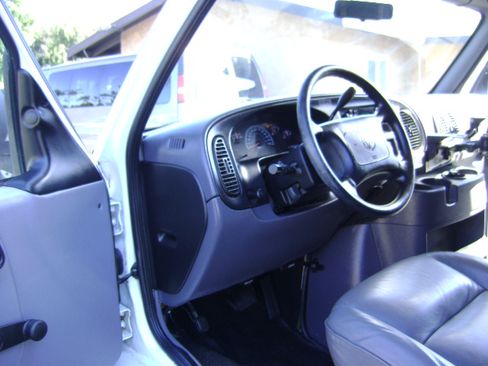 Used 2000 Dodge B3500 image 8