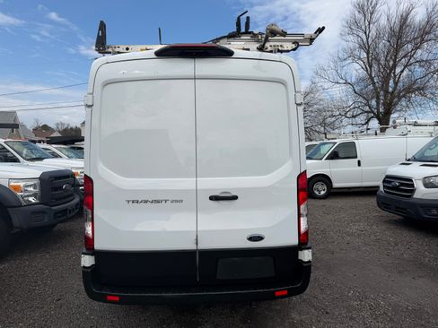 Used 2022 Ford Transit 250 image 4