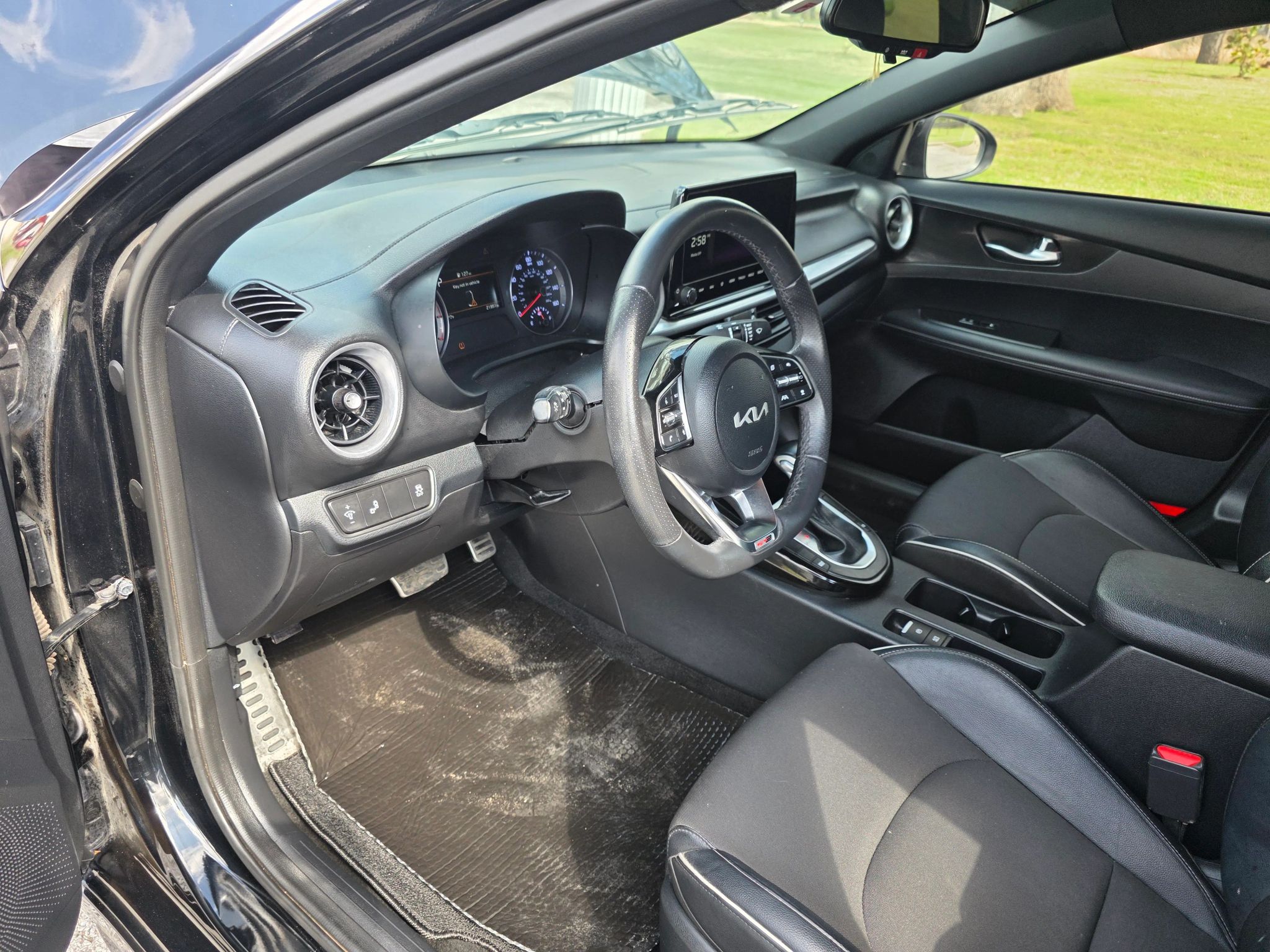 Used 2024 Kia Forte GT-Line Sedan FWD image 10