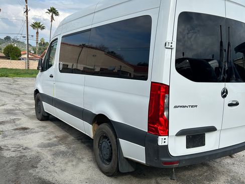 Used 2024 Mercedes-Benz Sprinter 2500 image 3