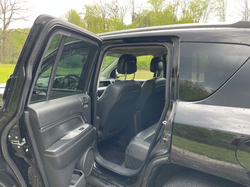 Used 2015 Jeep Compass AWD/4WD image 4