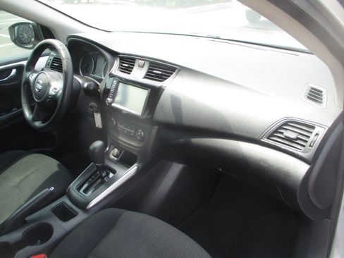 Used 2019 Nissan Sentra S image 9