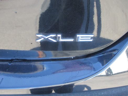 Used 2013 Toyota Avalon XLE Premium image 11