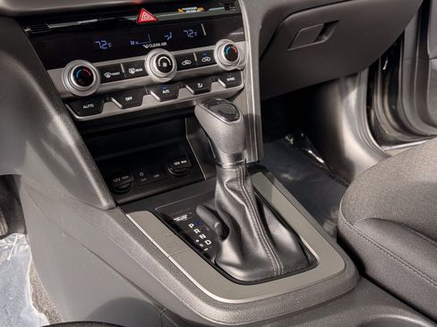 Used 2020 Hyundai Elantra SEL image 12