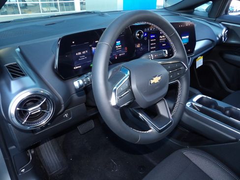 New 2026 Chevrolet Equinox EV LT image 18