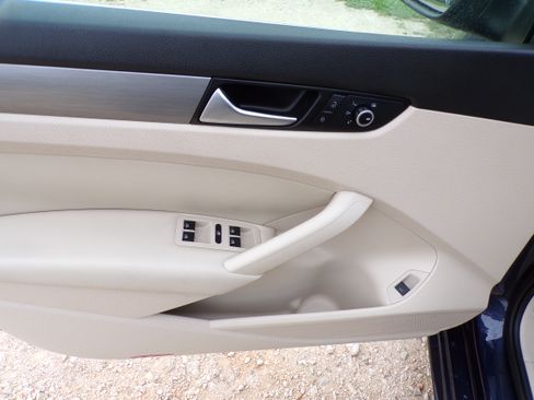 Used 2015 Volkswagen Passat 1.8T SE image 11