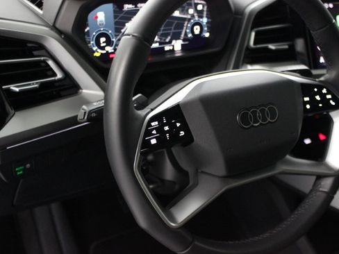 Used 2025 Audi Q4 e-tron Premium image 17