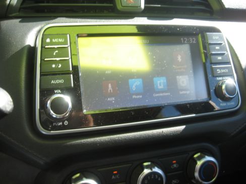 Used 2020 Nissan Versa S image 11