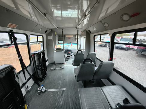 Used 2016 Ford E-350 and Econoline 350 image 14