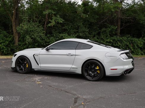 Used 2016 Ford Mustang Shelby GT350 image 4