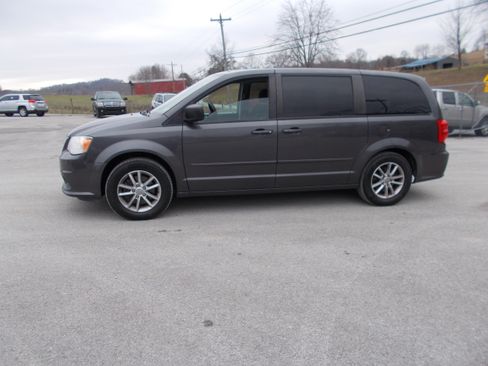 Used 2016 Dodge Grand Caravan image 1