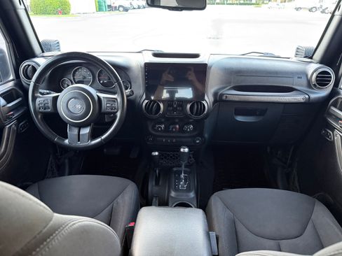 Used 2015 Jeep Wrangler 4WD Unlimited Sport image 19