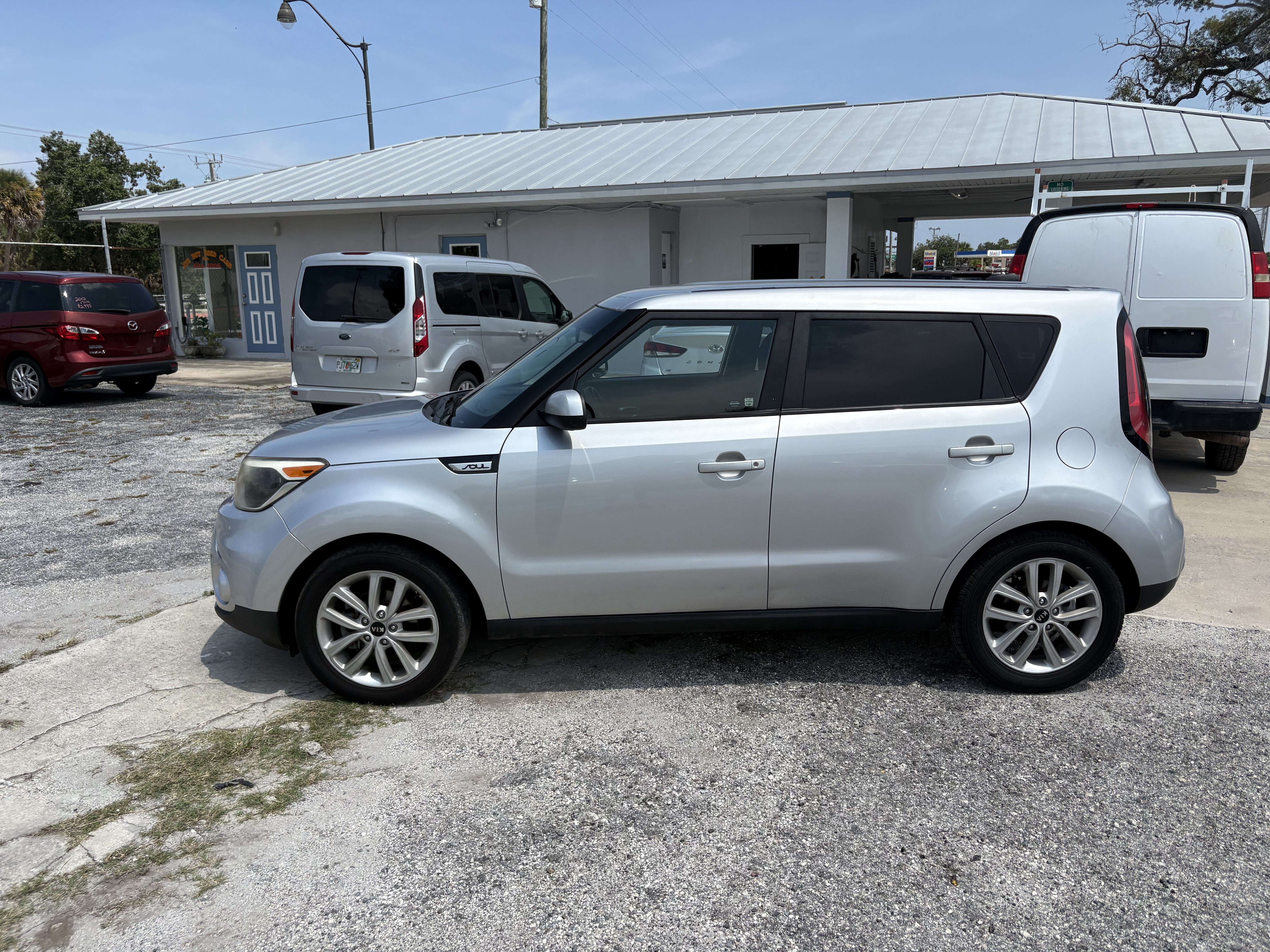 Used 2019 Kia Soul + FWD image 3