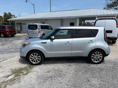 Used 2019 Kia Soul + FWD image 3