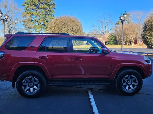 Used 2020 Toyota 4Runner image 5