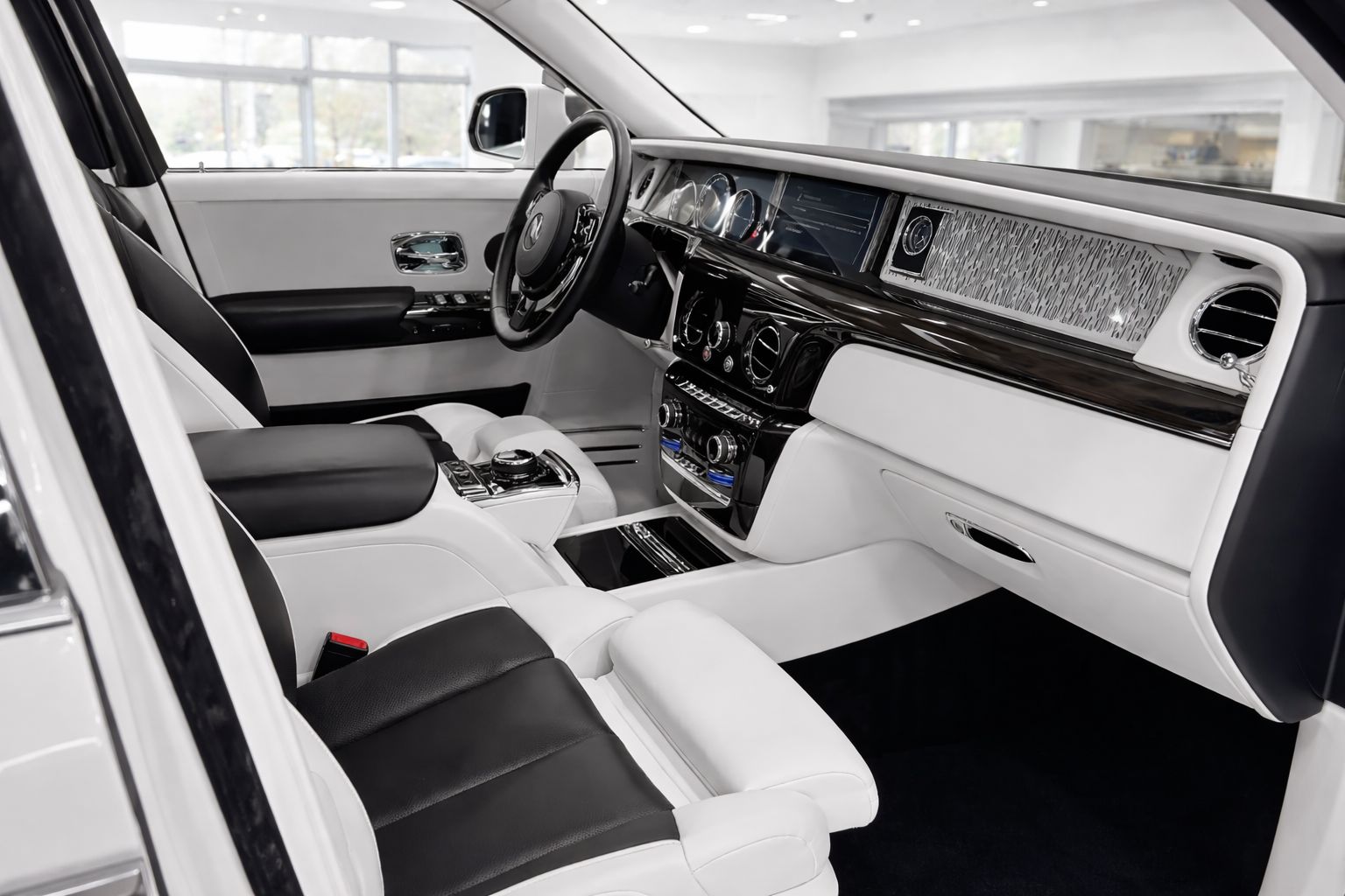 Used 2018 Rolls-Royce Phantom Sedan RWD image 10