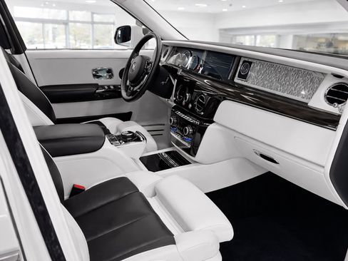 Used 2018 Rolls-Royce Phantom Sedan RWD image 10