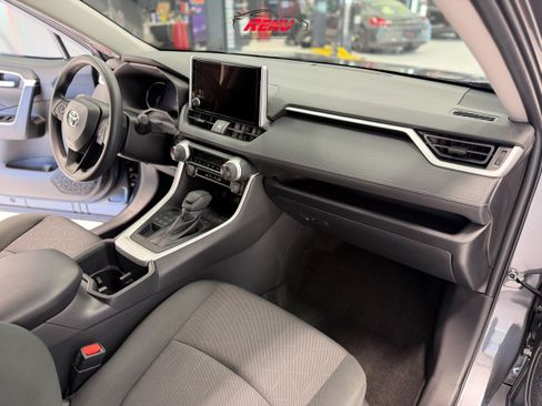 Used 2025 Toyota RAV4 XLE image 20