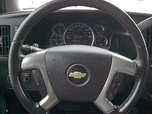 Used 2016 Chevrolet Express 3500 image 18