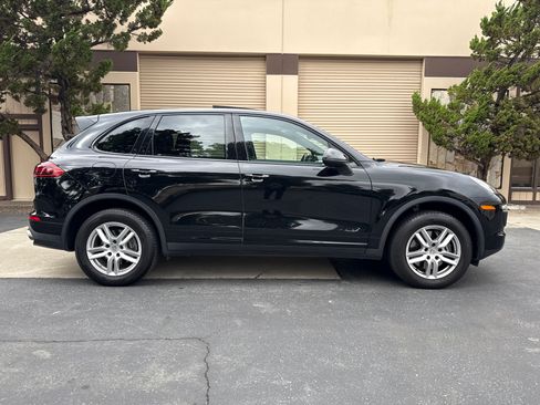 Used 2017 Porsche Cayenne image 3