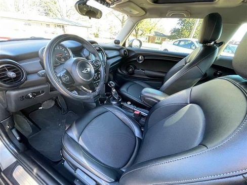Used 2018 MINI Cooper image 9