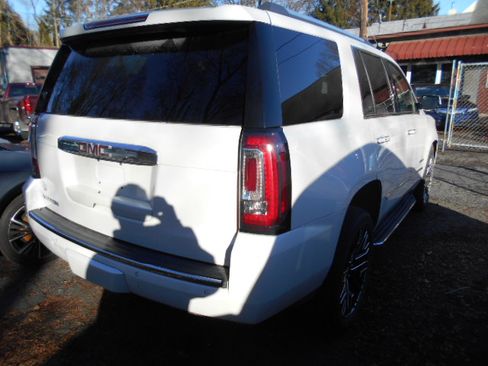 Used 2017 GMC Yukon Denali image 3