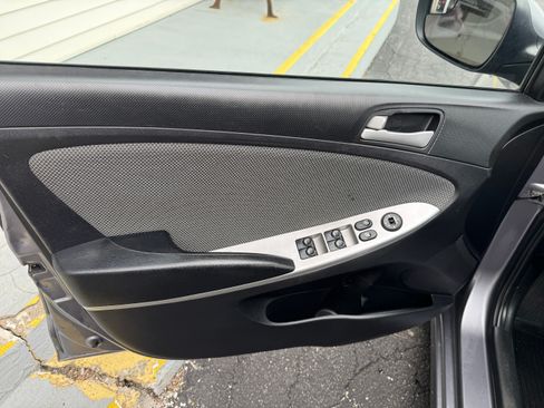 Used 2014 Hyundai Accent GS image 9