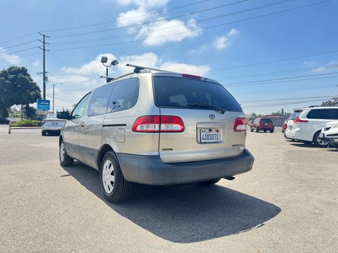 Used 2001 Toyota Sienna LE FWD image 6