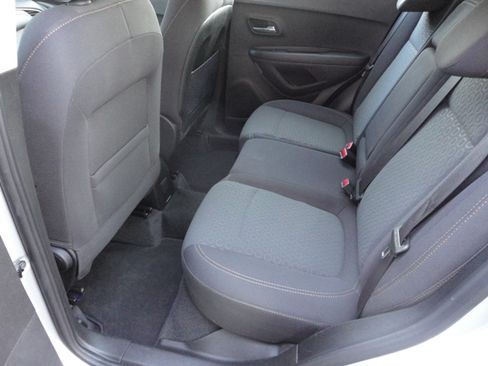 Used 2020 Chevrolet Trax LS image 17