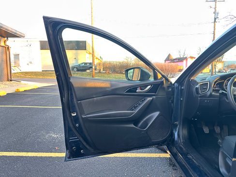 Used 2016 MAZDA MAZDA3 i Touring image 9